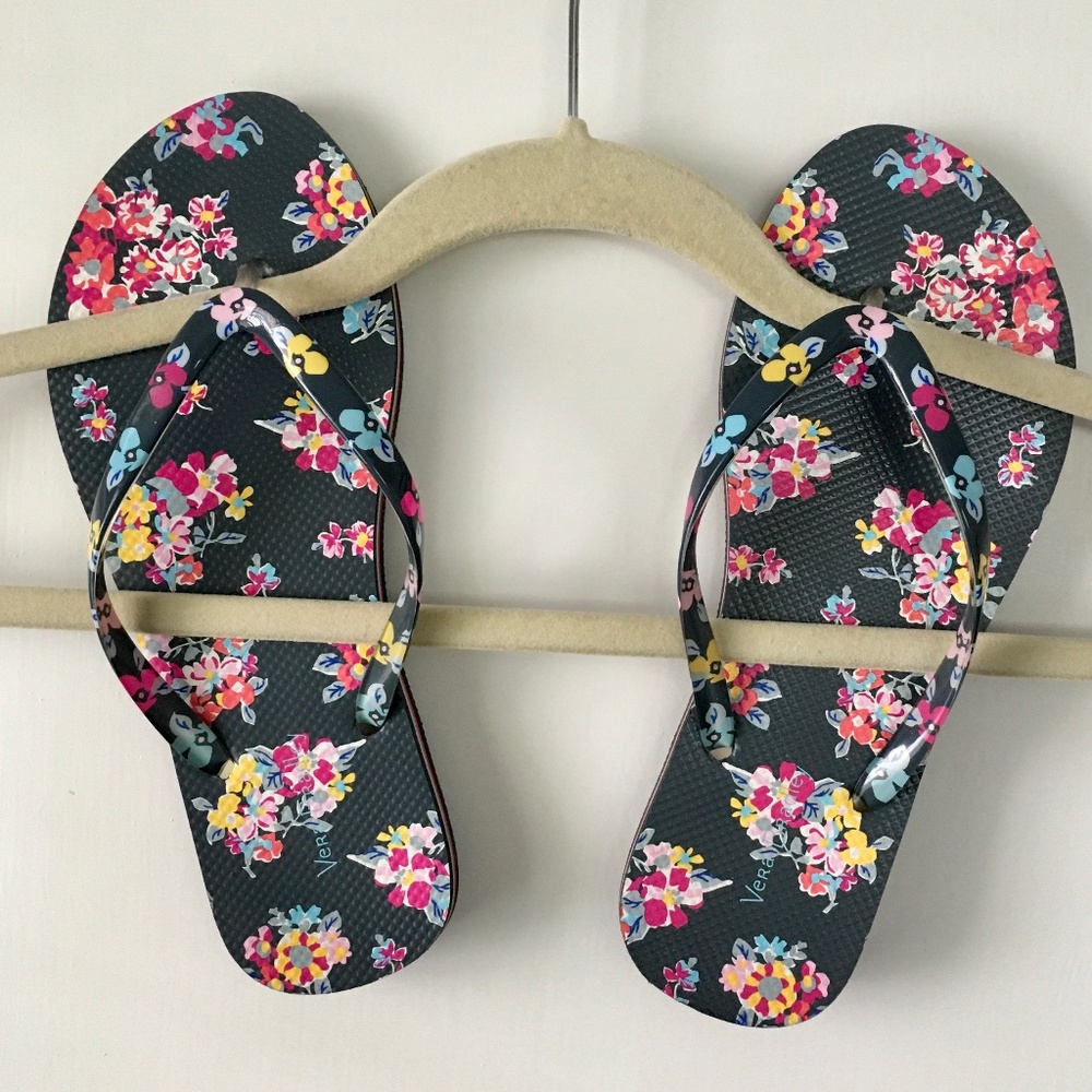 Vera Bradley Flip Flops, size 7/8, dark gray with floral print